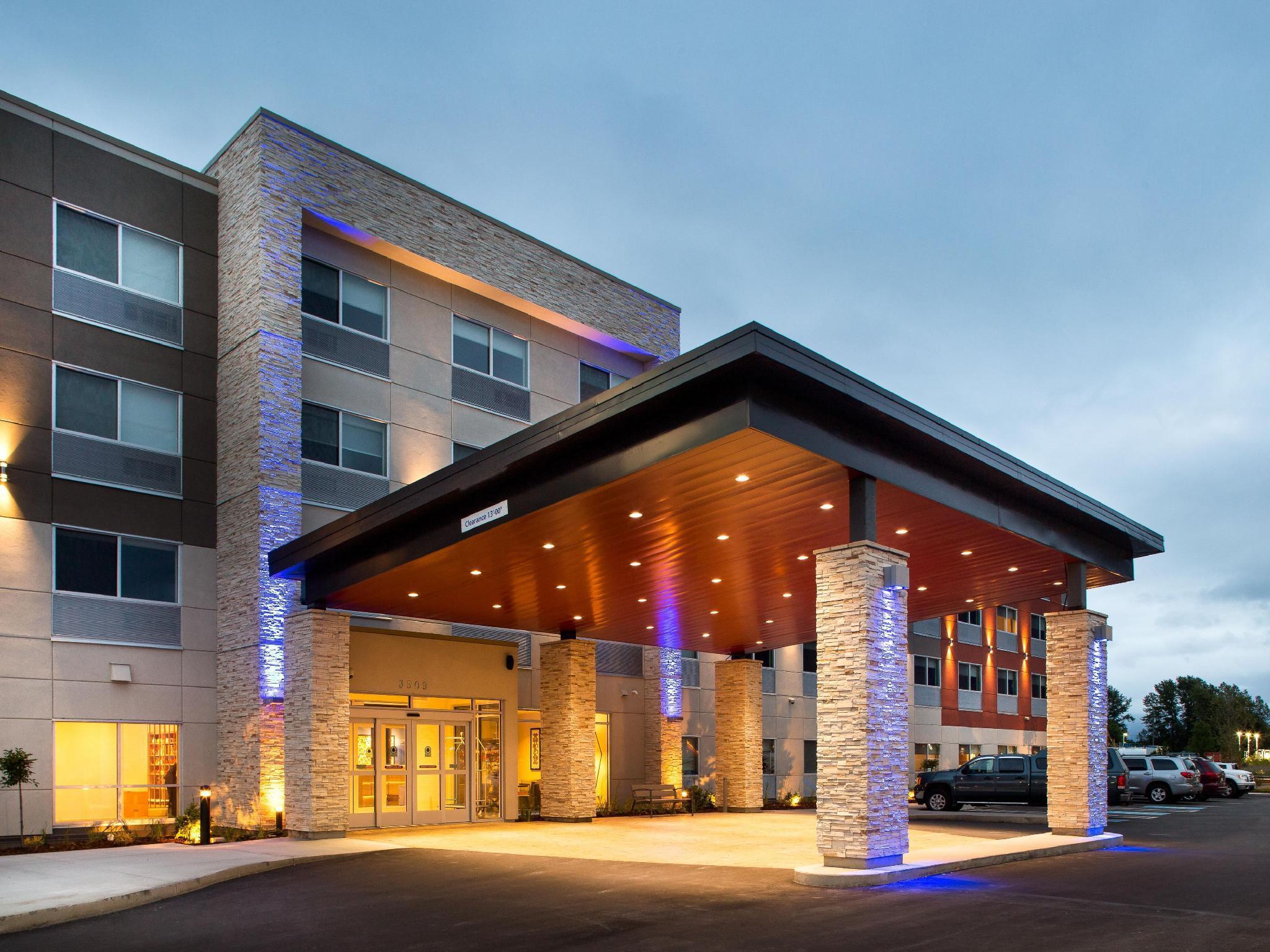 Holiday Inn Express & Suites Terrace By Ihg Zewnętrze zdjęcie