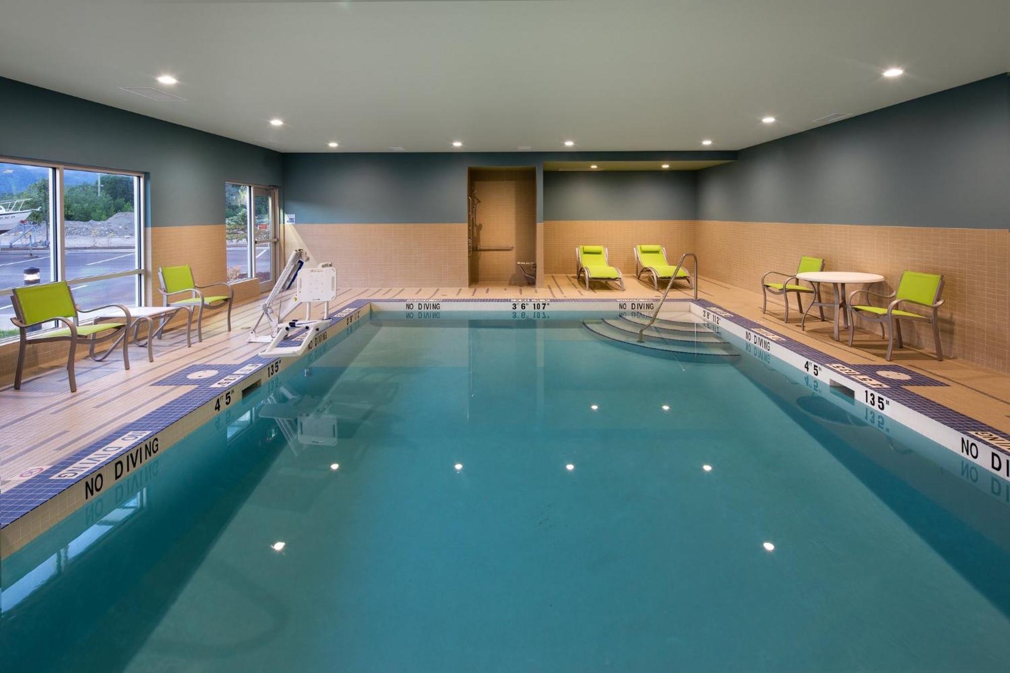 Holiday Inn Express & Suites Terrace By Ihg Zewnętrze zdjęcie